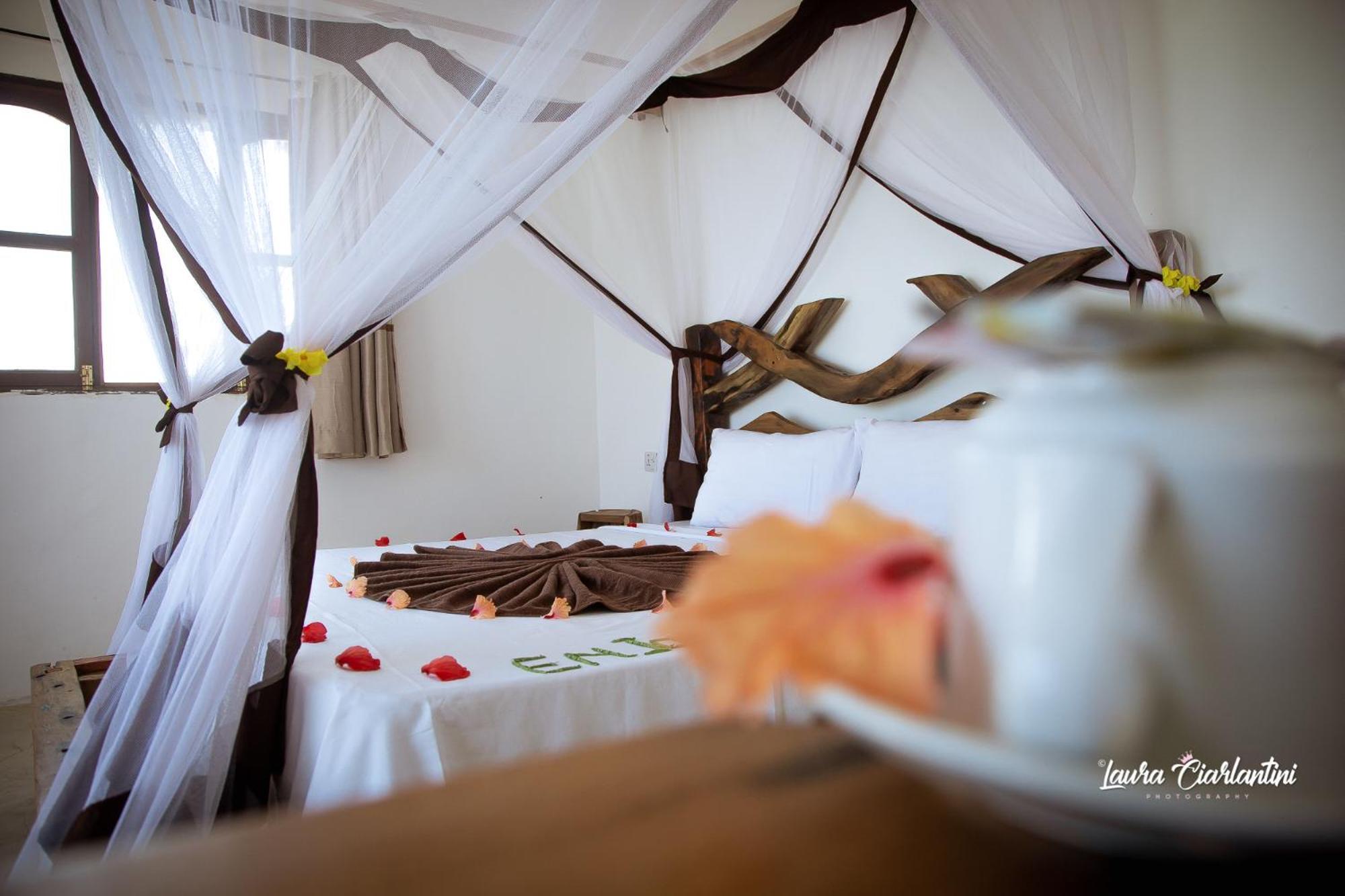 Uroa Zanzibar Vera Beach Hotel By Moonshine Dikoni 外观 照片